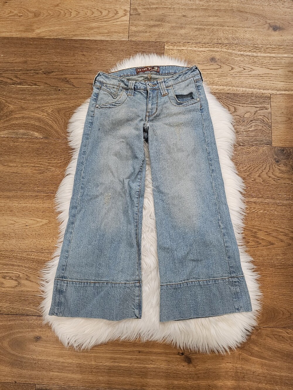 Vintage Low Rise Light Blue Women’s Wide-Leg Jeans